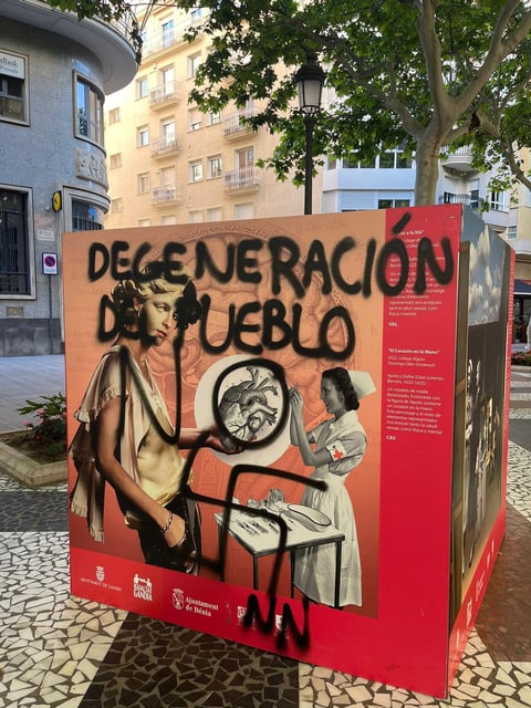 Ataque vandálico a la muestra LGTBI de Gandia