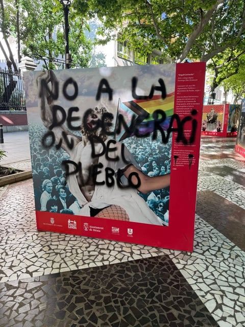Ataque vandálico a la muestra LGTBI de Gandia