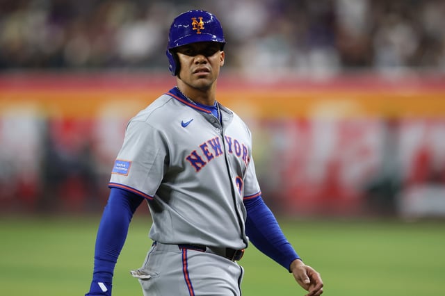 PHOENIX, ARIZONA - MAY 05: Juan Soto #22 of the New York Mets walks to the dugout during the MLB game against the Arizona Diamondbacks at Chase Field on May 05, 2025 in Phoenix, Arizona.