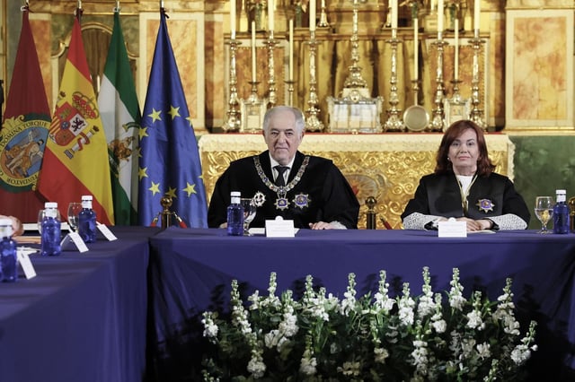 Conde-Pumpido defiende que el TC debe mantenerse "imperturbable" ante las críticas