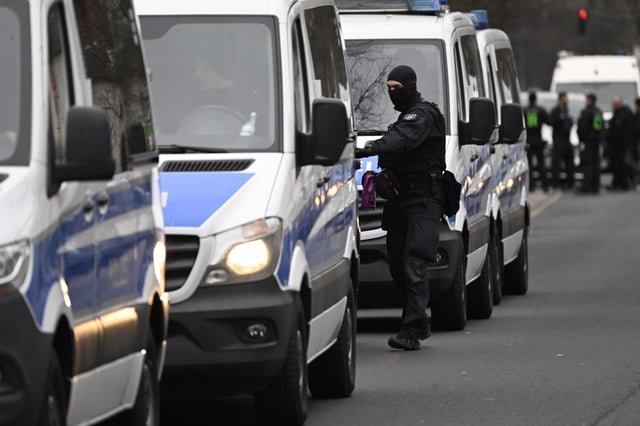 Die Polizei hat in der vergangenen Woche Dutzende Wohnungen im Norden durchsucht (Symbolbild).