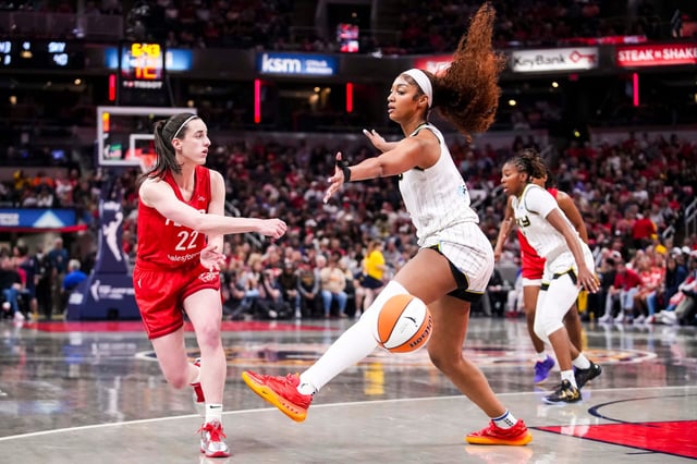Indiana Fever guard Caitlin Clark (22) passes around Chicago Sky forward Angel Reese (5) on Saturday, May 17, 2025, during a game between the Indiana Fever and the Chicago Sky at Gainbridge Fieldhouse in Indianapolis. The Indiana Fever defeated the Chicago Sky, 93-58. (© Grace Smith/IndyStar / USA TODAY NETWORK via Imagn Images)