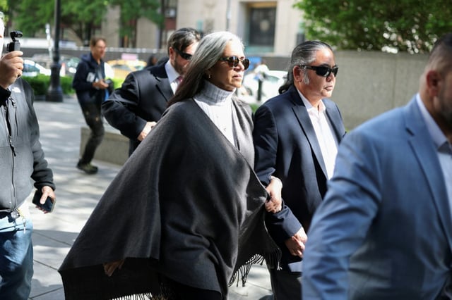 Regina Ventura, la mère de la chanteuse Cassie, à son arrivée au tribunal fédéral de Manhattan, le 20 mai 2025 New York, Etats-Unis.