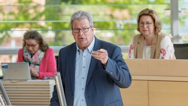 Der Abgeordnete der SPD Thomas Hölck möchte Mieter vor Eigenbedarfskündigungen besser schützen. In vielen Fällen handle es sich um „Betrugsversuche“