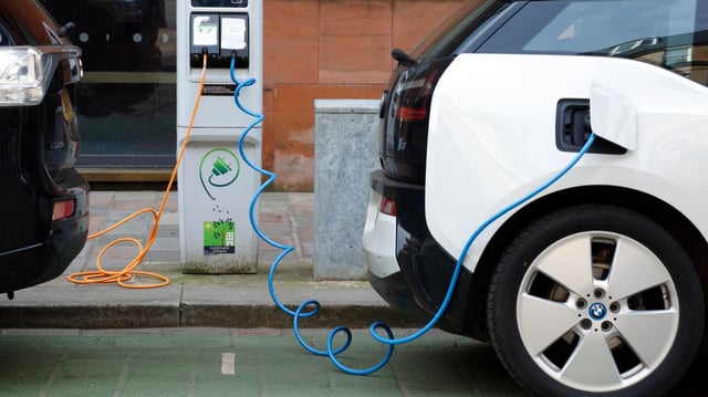 To meet the targets the Climate Change Committee said that the 3 per cent of fully electric cars and vans on Scottish roads must increase to 60 per cent within ten years