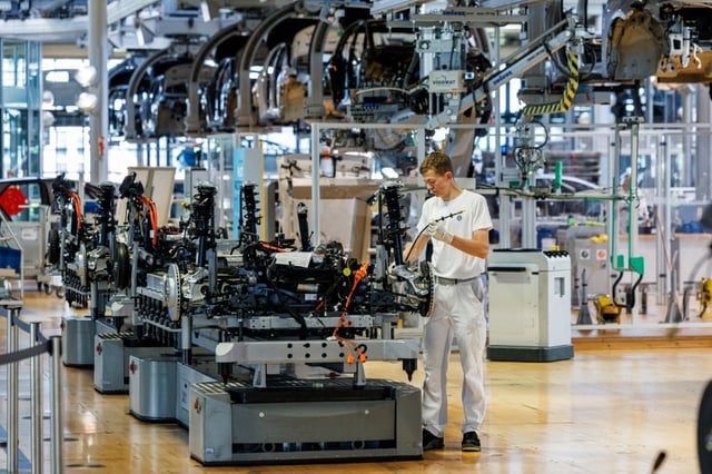Der Mangel an Fachkräften in den sogenannten MINT-Berufen in Deutschland ist groß. Im April fehlten in den Bereichen Mathematik, Informatik, Naturwissenschaften und Technik insgesamt 163.600 Fachkräfte, wie das Nationale MINT Forum in Berlin erklärte.