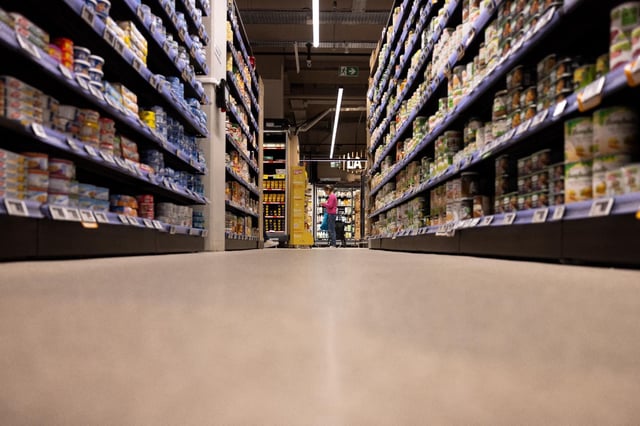 « Dans les supermarchés, les promotions censées vous permettre de faire des économies poussent surtout à acheter des aliments mauvais pour la santé », dénoncent sept associations mercredi 21 mai 2025.