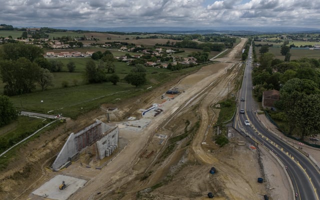 Depuis le début du chantier en 2023, le projet de création de 53 kilomètres d’autoroute devant relier Castres à Toulouse fait l’objet d’une très vive contestation.