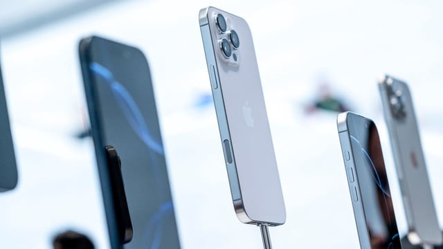 The iPhone 16 Pro Max is now available at lower prices on Amazon and Flipkart with added bank and exchange offers.