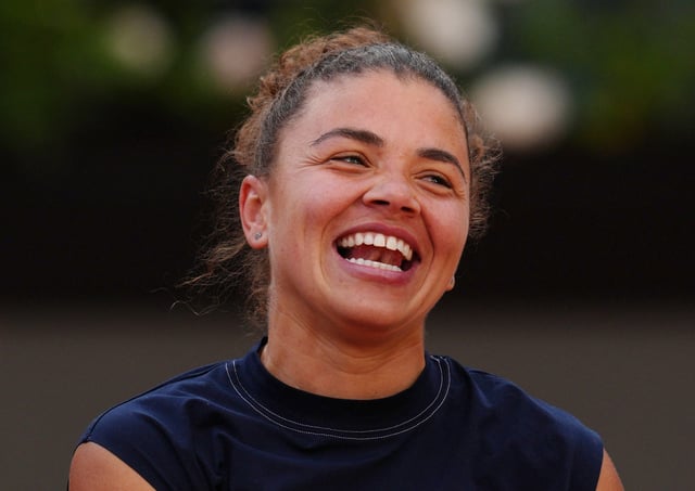 Tennis - Italian Open - Foro Italico, Rome, Italy - May 17, 2025  Italy's Jasmine Paolini celebrates winning her final match against Coco Gauff of the U.S. REUTERS/Aleksandra Szmigiel