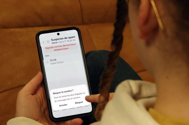 Le démarchage téléphonique abusif doit être interdit dans une loi adoptée au Sénat, mercredi 21 mai 2025.