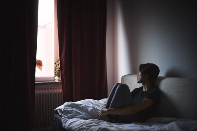 Why are American men between 15 and 34 so prone to feeling lonely?