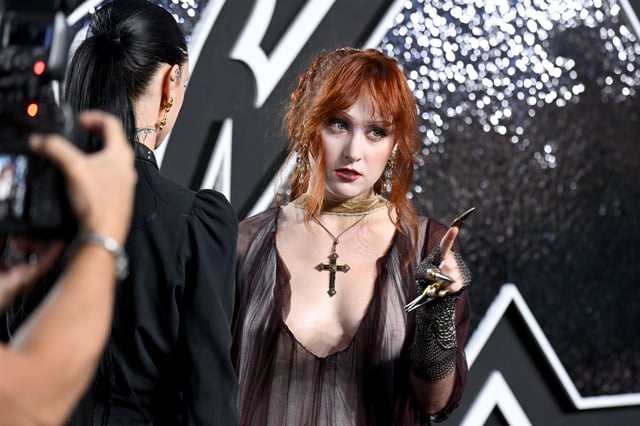 Chappell Roan called out a photographer on the VMAs 2024 red carpet. (Getty)