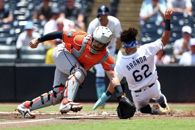 TAMPA, FLORIDA - MAY 21: Yainer Diaz #21 of the Houston Astros attempts to tag Jonathan Aranda #62 of the Tampa Bay Rays at home during the first inning of a game at George M. Steinbrenner Field on May 21, 2025 in Tampa, Florida. (Photo by Kevin Sabitus/Getty Images)