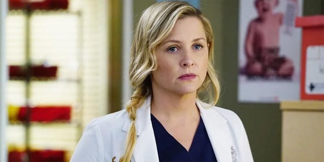 Jessica Capshaw as Arizona Robbins in Grey's Anatomy