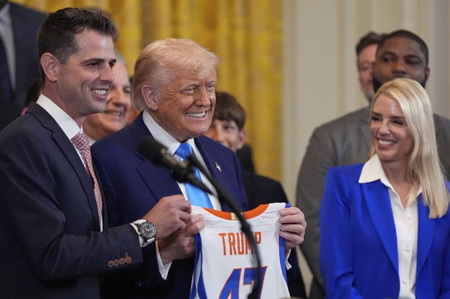 President Donald Trump and head coach Todd Golden poses with a jersey as Attorney General Pam Bondi watch as Trump hosts the 2025 NCAA Champion, University of Florida men's basketball team in the East Room of the White House, Wednesday, May 21, 2025, in Washington. (AP Photo/Julia Demaree Nikhinson)