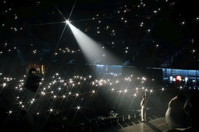 El Movistar Arena interrumpe el concierto de Myke Towers por superar el límite de sonido