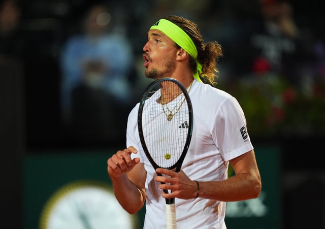 Tennis - Italian Open - Foro Italico, Rome, Italy - May 14, 2025 Germany's Alexander Zverev reacts during his quarter final match against Italy's Lorenzo Musetti REUTERS/Aleksandra Szmigiel