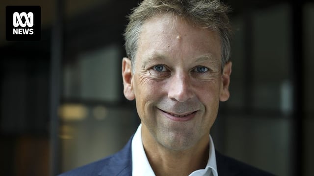A headshot of a Jakob Stausholm.