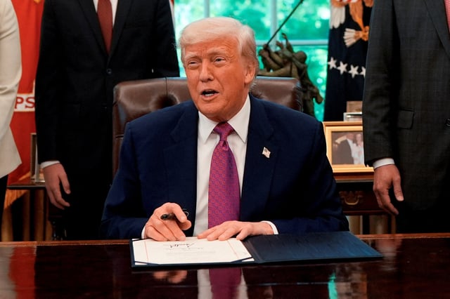 U.S. President Donald Trump signs a joint resolution in the Oval Office at the White House in Washington, D.C., U.S., May 9, 2025. REUTERS/Kent Nishimura/File Photo