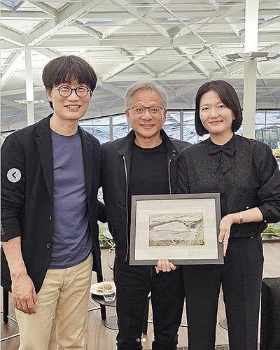 This file image, captured from top portal Naver Corp.'s Instagram account, shows Naver founder Lee Hae-jin (R) posing for a photo with Nvidia Corp. Chief Executive Officer (CEO) Jensen Huang (C) and Naver CEO Choi Soo-yeon during a meeting at NVIDIA's headquarters in the United States on June 25 (local time).on June 25, 2024. (PHOTO NOT FOR SALE) (Yonhap)