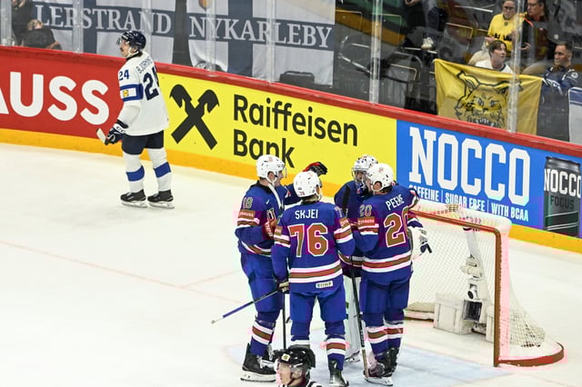 Ice Hockey - IIHF World Championships - Quarter Finals - United States v Finland - Avicii Arena, Stockholm, Sweden - May 22, 2025 U.S. players celebrate after the match  Fredrik Sandberg/TT News Agency via REUTERS     ATTENTION EDITORS - THIS IMAGE WAS PROVIDED BY A THIRD PARTY. SWEDEN OUT. NO COMMERCIAL OR EDITORIAL SALES IN SWEDEN.