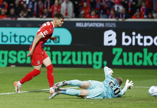 Soccer Football - Bundesliga - Bundesliga - Relegation Playoff - First Leg - 1. FC Heidenheim v SV Elversberg - Voith-Arena, Heidenheim, Germany - May 22, 2025 1. FC Heidenheim's Mathias Honsak scores their second goal REUTERS/Heiko Becker