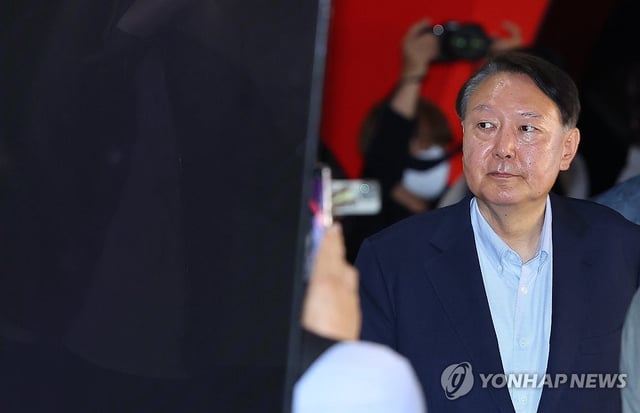 Former President Yoon Suk Yeol leaves a movie theater in Seoul after watching a documentary film on election fraud on May 21, 2025. (Yonhap)