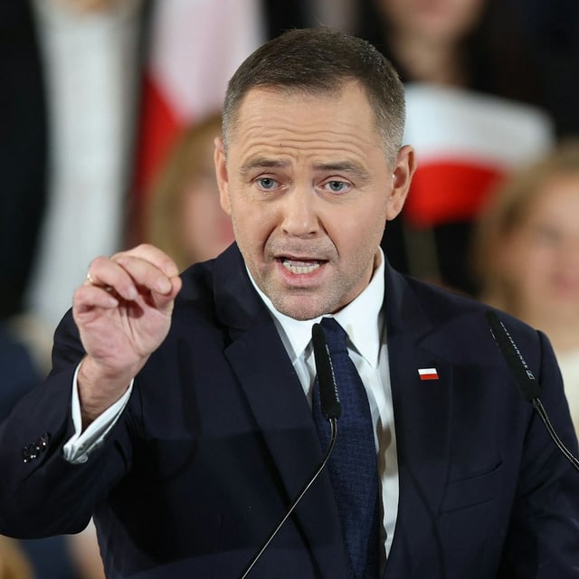 Der Historiker Karol Nawrocki spricht während des Bürgerkonvents unter Beteiligung von Vertretern der nationalkonservativen Oppositionspartei PiS.