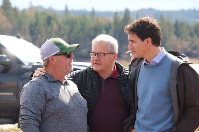  Former Cardigan MP Lawrence MacAulay, centre, and former prime minister Justin Trudeau, right, speak with local residents during a visit to the Stanley Bridge marina during a P.E.I. visit after post-tropical storm Fiona in 2022