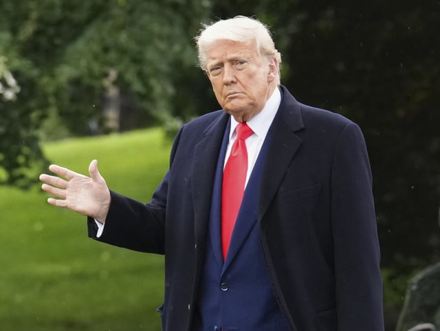 President Donald Trump departs the White House en route to Trump National Golf Club Washington DC for a crypto dinner, Thursday, May 22, 2025, in Washington. (AP Photo/Jacquelyn Martin)