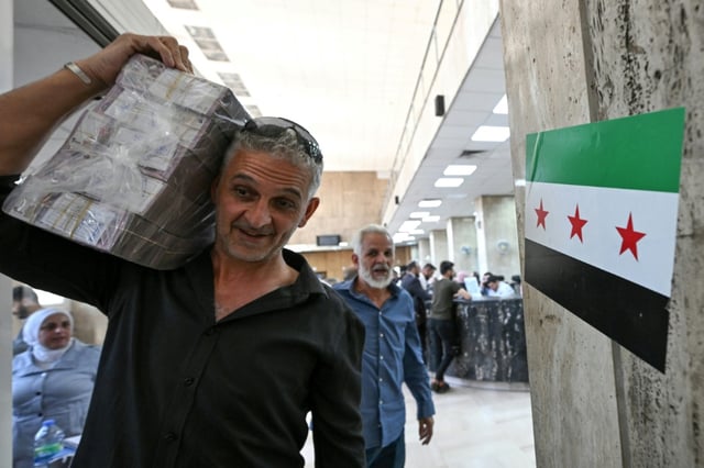 Rund ein halbes Jahr nach dem Sturz des syrischen Machthabers Baschar al-Assad haben die USA umfassende Sanktionen gegen Syrien offiziell aufgehoben. Die syrische Regierung begrüßte die Maßnahme am Samstag als "positiven Schritt".