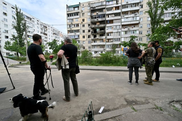 Un immeuble endommagé par une attaque de drone russe à Kiev, le 24 mai 2025