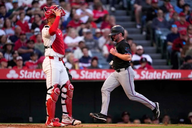 Miami Marlins’ Liam Hicks, right, scores on a single by Ronny Simon as Angels catcher Logan O’Hoppe stands by during the second inning of a baseball game Saturday, May 24, 2025, in Anaheim, Calif. (AP Photo/Mark J. Terrill)