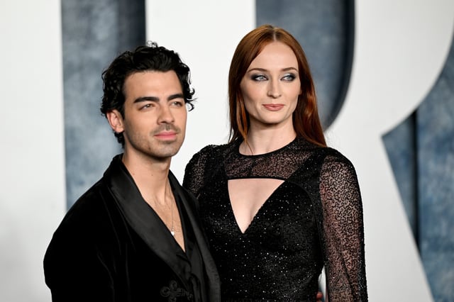 BEVERLY HILLS, CALIFORNIA - MARCH 12: Joe Jonas, Sophie Turner attend the 2023 Vanity Fair Oscar Party Hosted By Radhika Jones at Wallis Annenberg Center for the Performing Arts on March 12, 2023 in Beverly Hills, California. (Photo by Lionel Hahn/Getty Images)