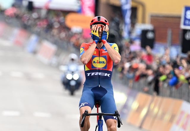 Cycling - Giro d'Italia - Stage 15 - Fiume Veneto to Asiago - Italy - May 25, 2025 Lidl - Trek's Carlos Verona celebrates as he crosses the line to win stage 15 REUTERS/Jennifer Lorenzini