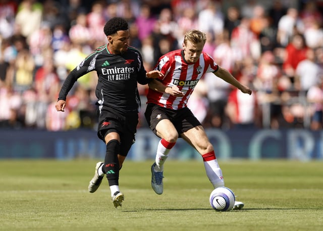 Soccer Football - Premier League - Southampton v Arsenal - St Mary's Stadium, Southampton, Britain - May 25, 2025 Southampton's Flynn Downes in action with Arsenal's Ethan Nwaneri Action Images via Reuters/Peter Cziborra
