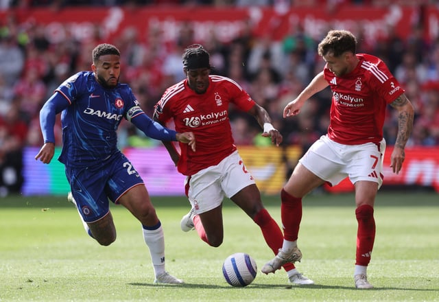 Soccer Football - Premier League - Nottingham Forest v Chelsea - The City Ground, Nottingham, Britain - May 25, 2025  Chelsea's Reece James in action with Nottingham Forest's Anthony Elanga and Nottingham Forest's Neco Williams REUTERS/David Klein