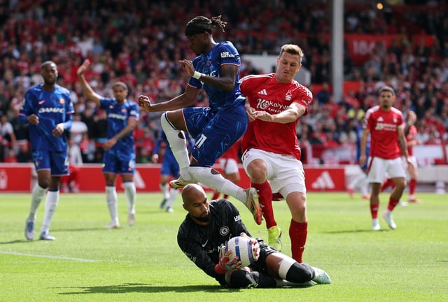 Soccer Football - Premier League - Nottingham Forest v Chelsea - The City Ground, Nottingham, Britain - May 25, 2025 Chelsea's Robert Sanchez and Chelsea's Noni Madueke in action with Nottingham Forest's Chris Wood REUTERS/David Klein