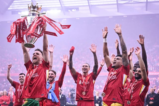 L'équipe de Liverpool fête son titre de champion d'Angleterre Premier League après son match nul contre Crystal Palace 1-1 au stade d'Anfield le 25 mai 2025.