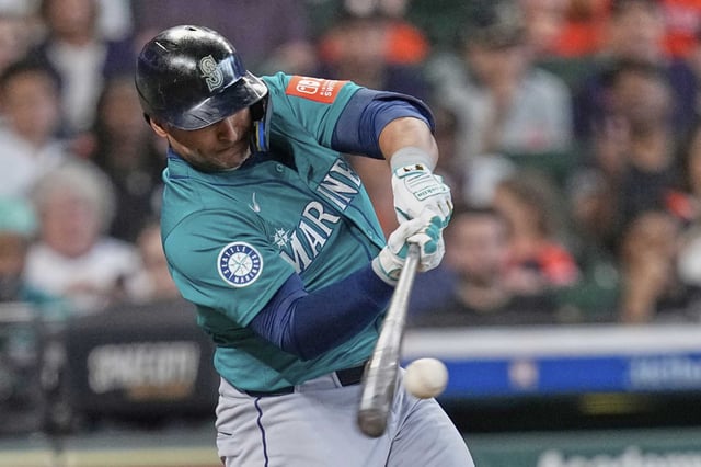Seattle Mariners&#39; Donovan Solano hits a RBI single against the Houston Astros during the third inning of a baseball game Sunday, May 25, 2025, in Houston. (AP Photo/David J. Phillip)