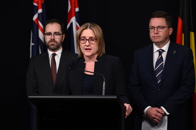 Victorian Premier Jacinta Allan (centre) speaks to media during a press conference in Melbourne, Monday, May 26, 2025. (AAP Image/Joel Carrett) NO ARCHIVING
