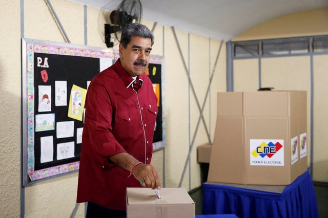 Le président du Venezuela, Nicolas Maduro, vote lors des élections parlementaires du pays, à Caracas, Venezuela, le 25 mai 2025.