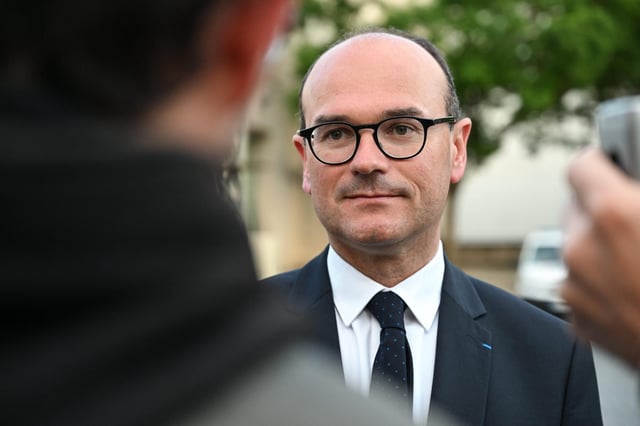 Sébastien Martin, classé divers droite et ancien LR, a battu dimanche 25 mai 2025 le député RN Arnaud Sanvert lors de la législative partielle en Saône-et-Loire, organisée après l’annulation du scrutin de 2024.