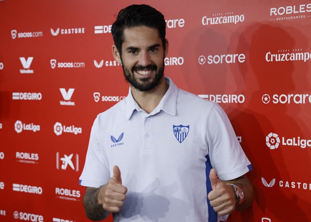 Soccer Football - Isco unveil as new Sevilla player - Ramon Sanchez Pizjuan, Seville, Spain - 10 August, 2022 Sevilla's Isco during the unveiling REUTERS/Marcelo Del Pozo/File photo