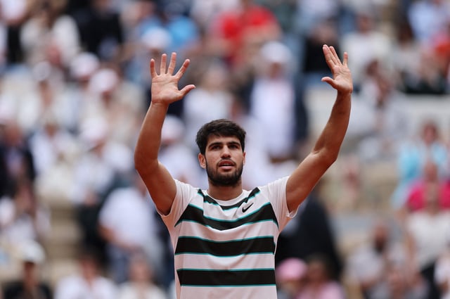 Tennis - French Open - Roland Garros, Paris, France - May 26, 2025 Spain's Carlos Alcaraz celebrates after winning his first round match against Italy's Giulio Zeppieri REUTERS/Gonzalo Fuentes