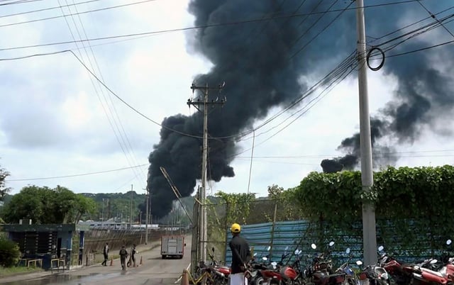 Un incendie dans la raffinerie de pétrole d'Esmeraldas, en Équateur, le 26 mai 2025