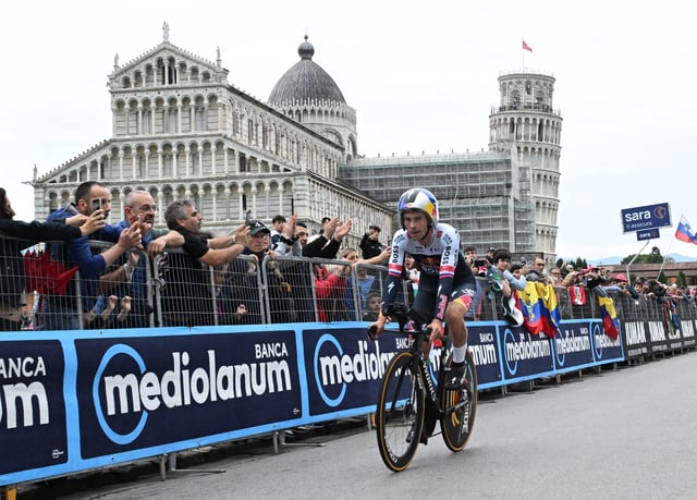Cycling - Giro d'Italia - Stage 10 - Lucca to Pisa - Italy - May 20, 2025 Red Bull - BORA - Hansgrohe's Primoz Roglic during the time trial REUTERS/Jennifer Lorenzini/File Photo