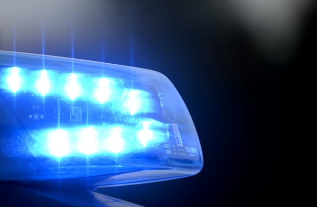 Mehr als 13 Jahre nach einem Gewaltverbrechen an einem 45-Jährigen in Köln hat die Polizei den als sogenannten Coldcase geführten Fall aufgeklärt. Ein inzwischen 61 Jahre alter Mann wurde wegen Körperverletzung mit Todesfolge festgenommen.