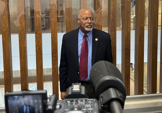 Representative Glenn Ivey criticizes the Salvadoran government after it kept him from visiting Kilmar Abrego Garcia in prison. (Lissette Mondragon/La Prensa)